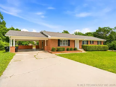 522 S Country Club St, Ada, OK 74820