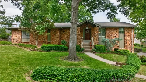 1330 Evergreen Dr, Bartlesville, OK 74006