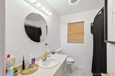 Bath - 909 W 9th St, Ada, OK 74820 photo 2 of 3