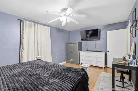 Bedroom - 909 W 9th St, Ada, OK 74820 photo 4 of 5