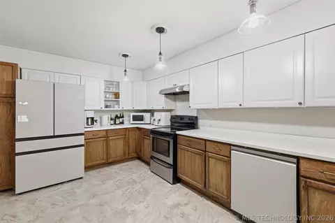 Kitchen - 909 W 9th St, Ada, OK 74820 photo 3 of 3