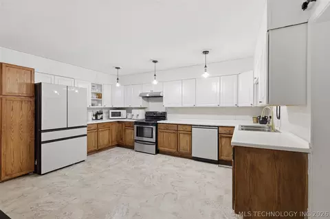 Kitchen - 909 W 9th St, Ada, OK 74820 photo 1 of 3