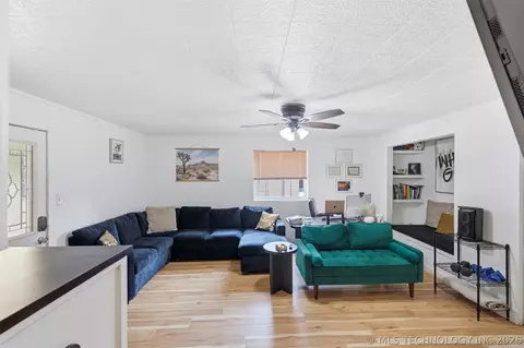 Living - 909 W 9th St, Ada, OK 74820 photo 4 of 5