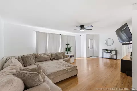 Living - 909 W 9th St, Ada, OK 74820 photo 3 of 5