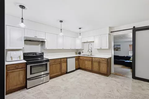 Kitchen - 909 W 9th St, Ada, OK 74820 photo 2 of 3
