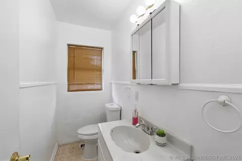 Bath - 909 W 9th St, Ada, OK 74820 photo 1 of 3