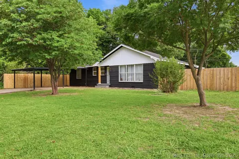 Exterior - 909 W 9th St, Ada, OK 74820 photo 3 of 12