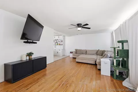 Living - 909 W 9th St, Ada, OK 74820 photo 1 of 5