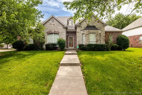 525 N Vine St, Jenks, OK 74037