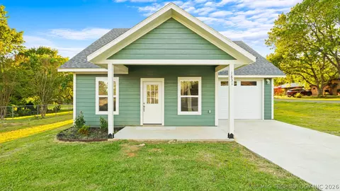 1867 Rockford Dr, Eufaula, OK 74432