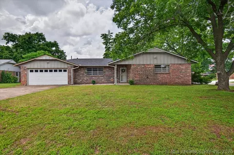 601 Castle Rd, Bartlesville, OK 74006