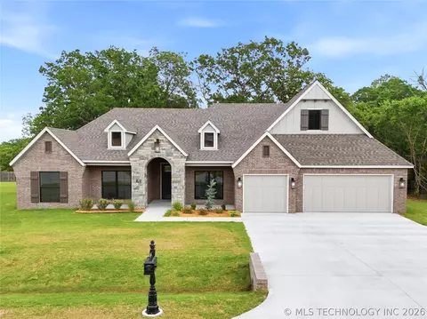 1305 Falls Dr, Sapulpa, OK 74066