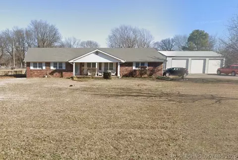 212 N Will Rogers Loop W, Oologah, OK 74053