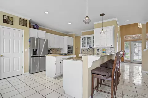 Kitchen - 8622 E 100th Pl, Tulsa, OK 74133 photo 1 of 2