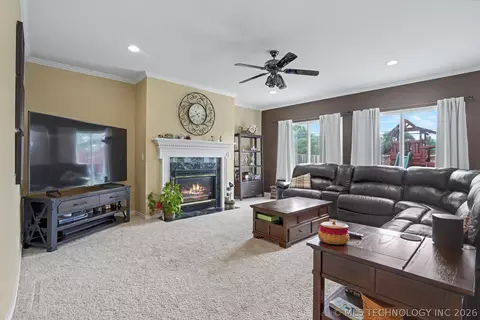 Living - 8622 E 100th Pl, Tulsa, OK 74133 photo 1 of 3