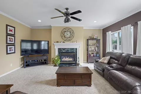 Living - 8622 E 100th Pl, Tulsa, OK 74133 photo 3 of 3