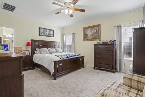 Bedroom - 8622 E 100th Pl, Tulsa, OK 74133 photo 1 of 5