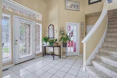 Entry Way - 8622 E 100th Pl, Tulsa, OK 74133 photo 2 of 3