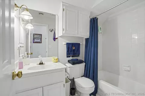 Bath - 8622 E 100th Pl, Tulsa, OK 74133 photo 6 of 6
