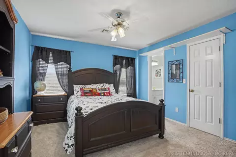 Bedroom - 8622 E 100th Pl, Tulsa, OK 74133 photo 3 of 5
