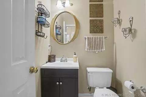 Bath - 8622 E 100th Pl, Tulsa, OK 74133 photo 3 of 6