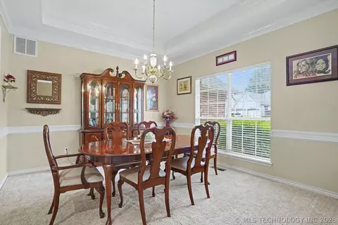 Dining - 8622 E 100th Pl, Tulsa, OK 74133 photo 1 of 2