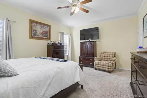 Bedroom - 8622 E 100th Pl, Tulsa, OK 74133 photo 2 of 5
