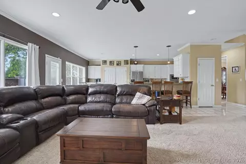 Living - 8622 E 100th Pl, Tulsa, OK 74133 photo 2 of 3