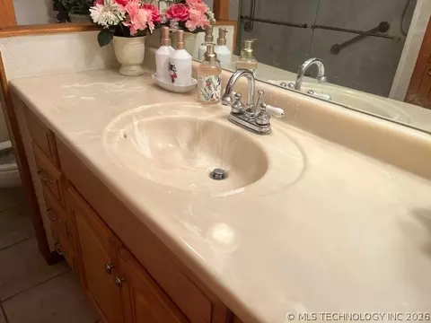 Bath - 603 7th Ave, Warner, OK 74469 photo 4 of 7