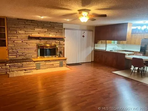 Living - 603 7th Ave, Warner, OK 74469 photo 4 of 11