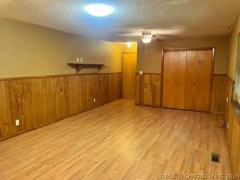 Living - 603 7th Ave, Warner, OK 74469 photo 9 of 11