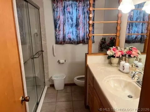 Bath - 603 7th Ave, Warner, OK 74469 photo 3 of 7