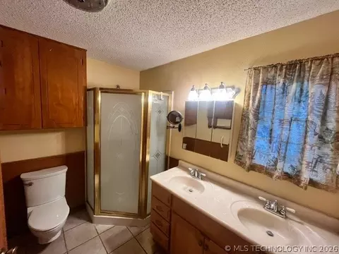 Bath - 603 7th Ave, Warner, OK 74469 photo 6 of 7