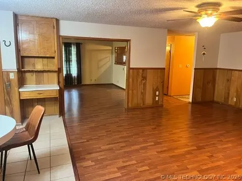 Living - 603 7th Ave, Warner, OK 74469 photo 5 of 11