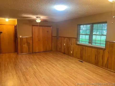 Living - 603 7th Ave, Warner, OK 74469 photo 8 of 11