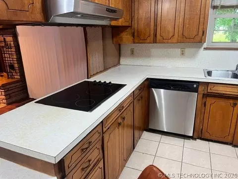 Kitchen - 603 7th Ave, Warner, OK 74469 photo 3 of 5