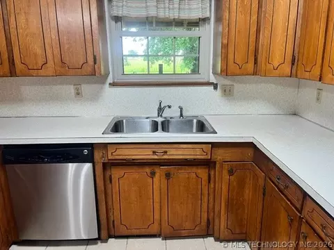 Kitchen - 603 7th Ave, Warner, OK 74469 photo 4 of 5