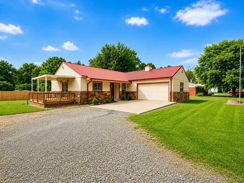 Exterior - 237 Hamilton Rd, Eufaula, OK 74432 photo 2 of 5