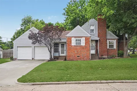 3102 E 2nd St, Tulsa, OK 74104