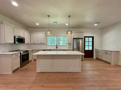 Kitchen - 12443 Longboard Loop, Kingston, OK 73439 photo 1 of 4