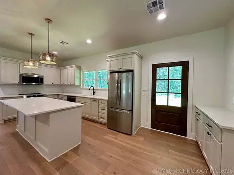 Kitchen - 12443 Longboard Loop, Kingston, OK 73439 photo 2 of 4