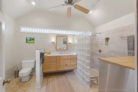 Bath - 6504 463 Rd, Hulbert, OK 74441 photo 1 of 3