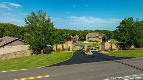 15 Upper Waterfall Rd, Grove, OK 74344