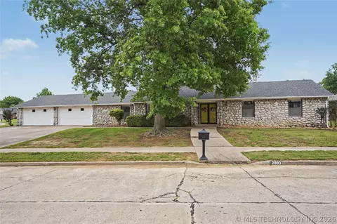 2003 N Main St, Owasso, OK 74055