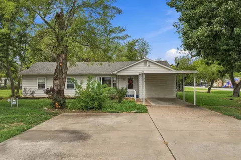 105 S Locust St, Oologah, OK 74053