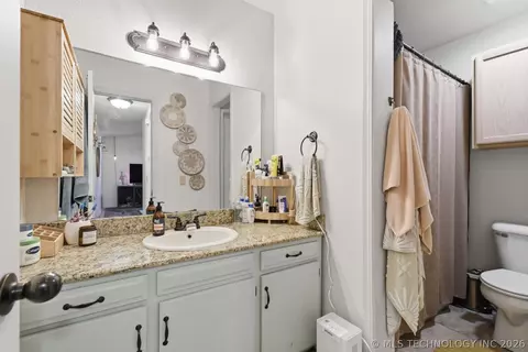 Bath - 209 E Austin St, Broken Arrow, OK 74011 photo 1 of 1