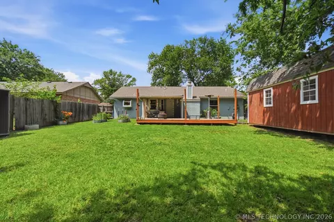 Exterior - 209 E Austin St, Broken Arrow, OK 74011 photo 3 of 6