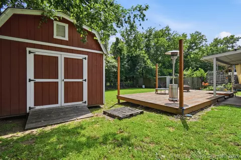 Exterior - 209 E Austin St, Broken Arrow, OK 74011 photo 4 of 6