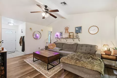 Living - 209 E Austin St, Broken Arrow, OK 74011 photo 3 of 4