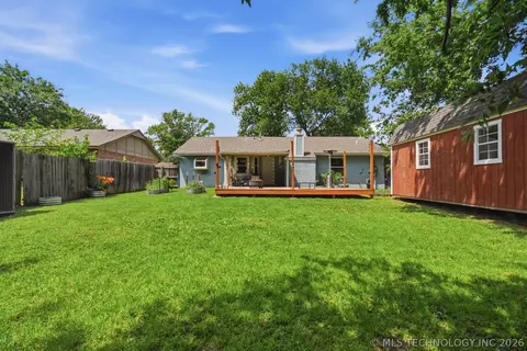 Exterior - 209 E Austin St, Broken Arrow, OK 74011 photo 3 of 6